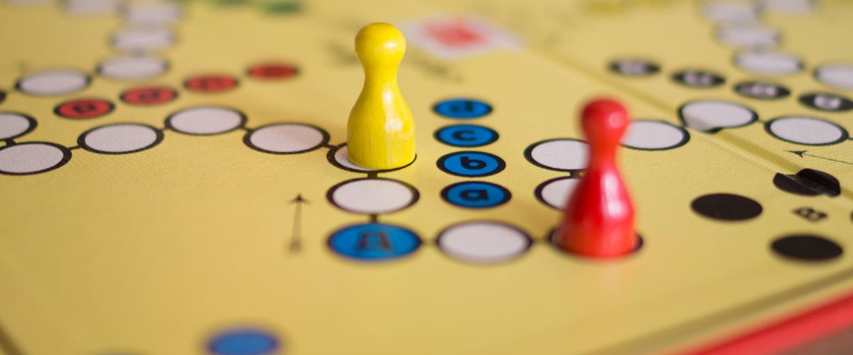 Gry planszowe łączące pokolenia. Zestawienie 12 gier dla Dziadków, Wnuków i Całej Rodziny